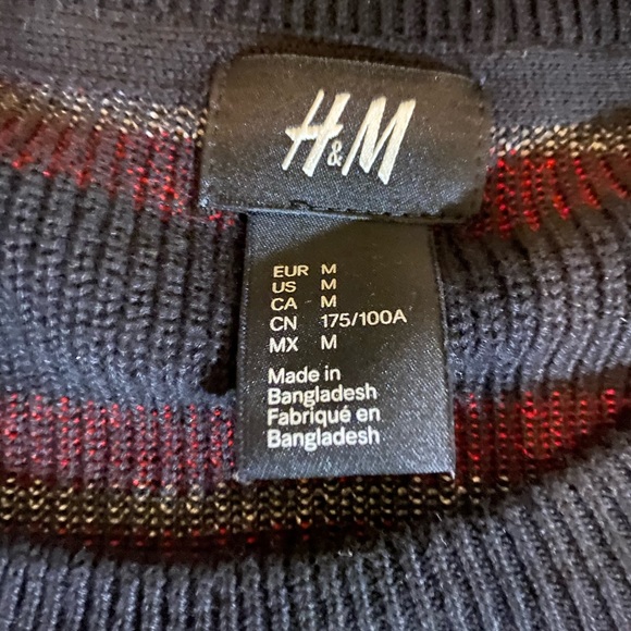 Two sweaters - Picture 3 of 4